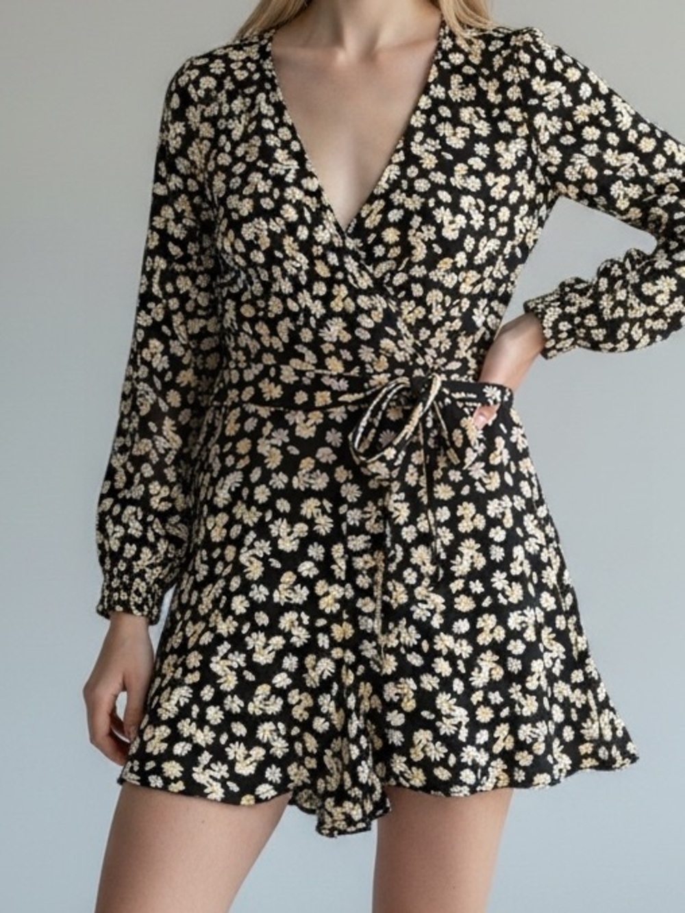 🖤 American Eagle Outfitters Black and Cream Floral Wrap Romper